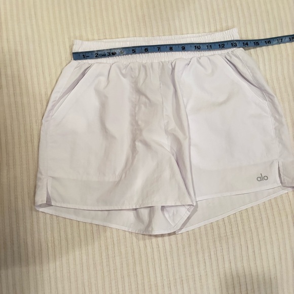 ALO Yoga Alumni White Shorts 3" Inseam Pockets Drawstring Women's Size Small - Picture 10 of 12